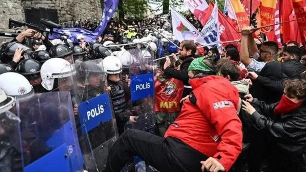 İşçi değil provokatör! 1 Mayıs gösterilerinde polise tekme atan kişi CHP'li trol 'Basel' çıktı! | Saldırıya parti otobüsüyle mi gitti?