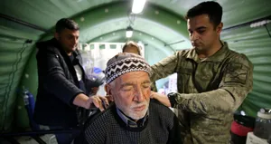 Mehmetçikten depremzedeler için sahra hastanesi!