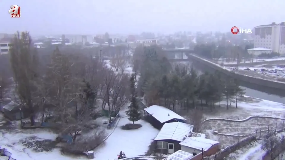 Kars’a mevsimin ilk karı düştü