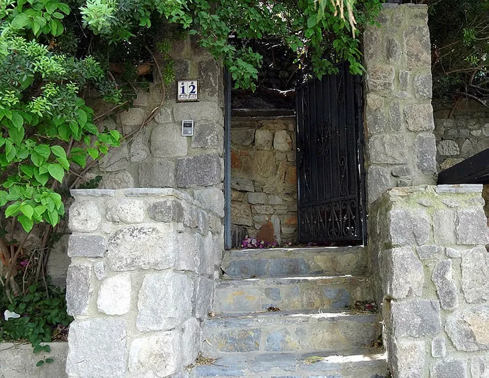 Son dakika: Firari Can Dündar’ın kaçak villasında yıkım sürüyor