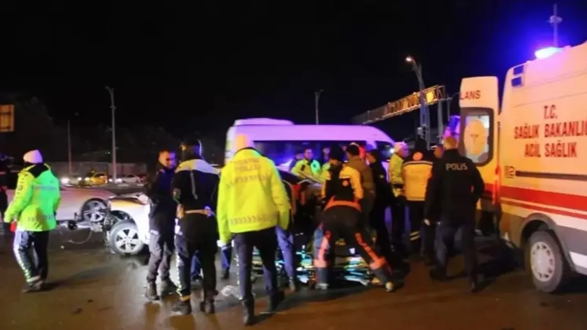 Malatya'da iki otomobil çarpıştı: 1'i polis 5 yaralı