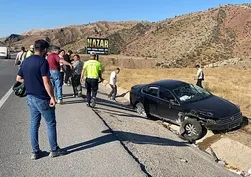 Sivas-Kayseri yolunda otomobil şarampole çıktı: 5 yaralı