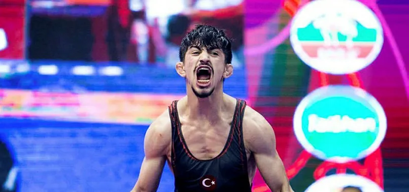 Son dakika: Milli güreşçi Kerem Kamal'dan 19. Akdeniz Oyunları'nda altın madalya