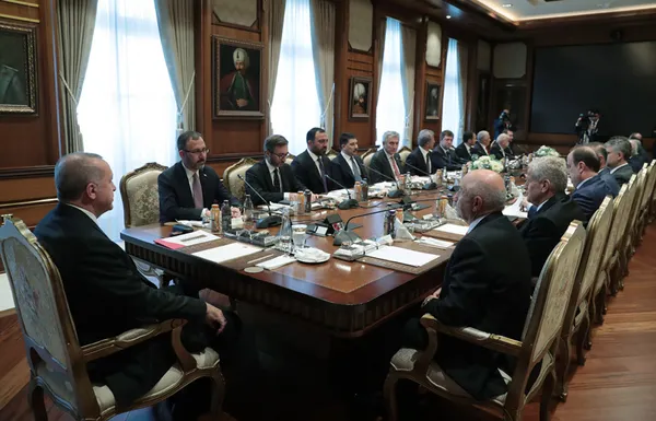 Başkan Erdoğan, TFF Başkanı Nihat Özdemir’i kabul etti