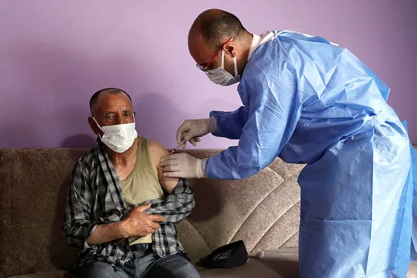 Türkiye en çok koronavirüs aşısı olunan ülkelerin başında geliyor! Türkiye'de kaç kişi aşı oldu? İşte Türkiye'nin rakamları - 3