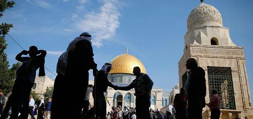 Tüm kapıları açılan Mescid-i Aksa'da, İsrail polisinden müdahale