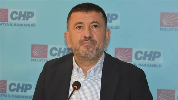 chp-lideri-ozgur-ozelin-akil-hocasi-veli-agbaba-ondan-icazet-alamayan-bircok-ismin-ustu-cizildi-1708404937672.jpeg CHP lideri Özgür Özel'in akıl hocası: Veli Ağbaba! Ondan "icazet" alamayan birçok ismin üstü çizildi - 2
