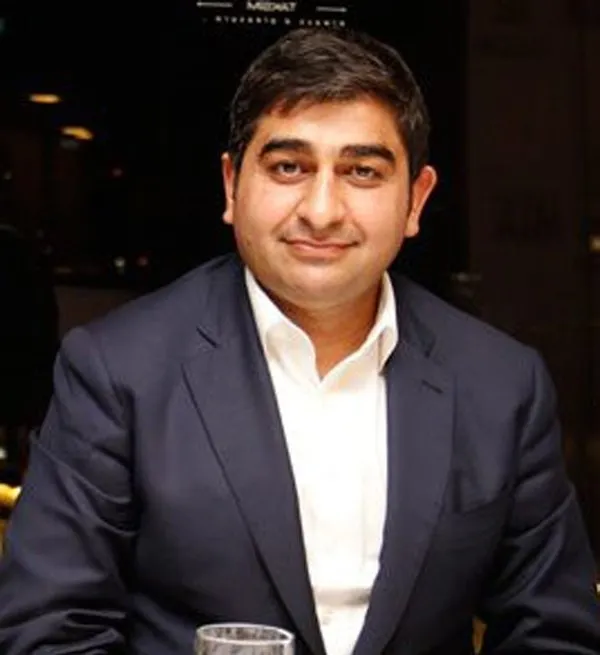 Kara para aklama soruşturmasında dikkat çeken görüntüler | SBK tabelası sökülüyor! FALCON tabelası takılıyor...