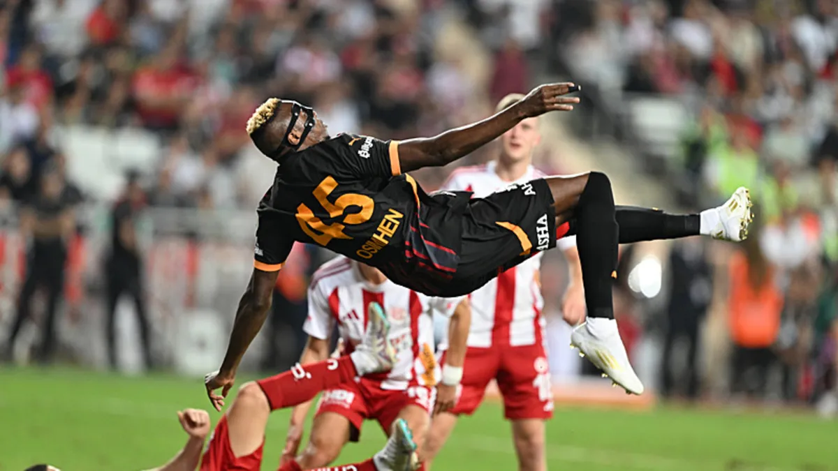 Galatasaraylı Victor Osimhen tarihe geçti! 2,32 metrelik röveşata