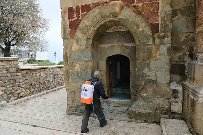 Elazığ’da camiler ve türbeler gül suyu ile yıkanıyor - 2