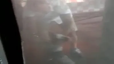 Yavru köpeğe işkence edip...