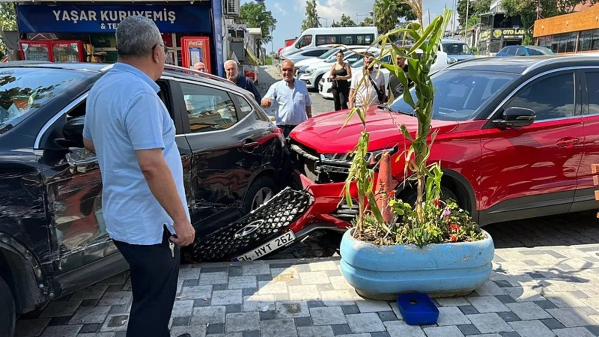Gaz pedalı takılı kaldı dehşet saçtı! Facia şans eseri ucuz atlatıldı