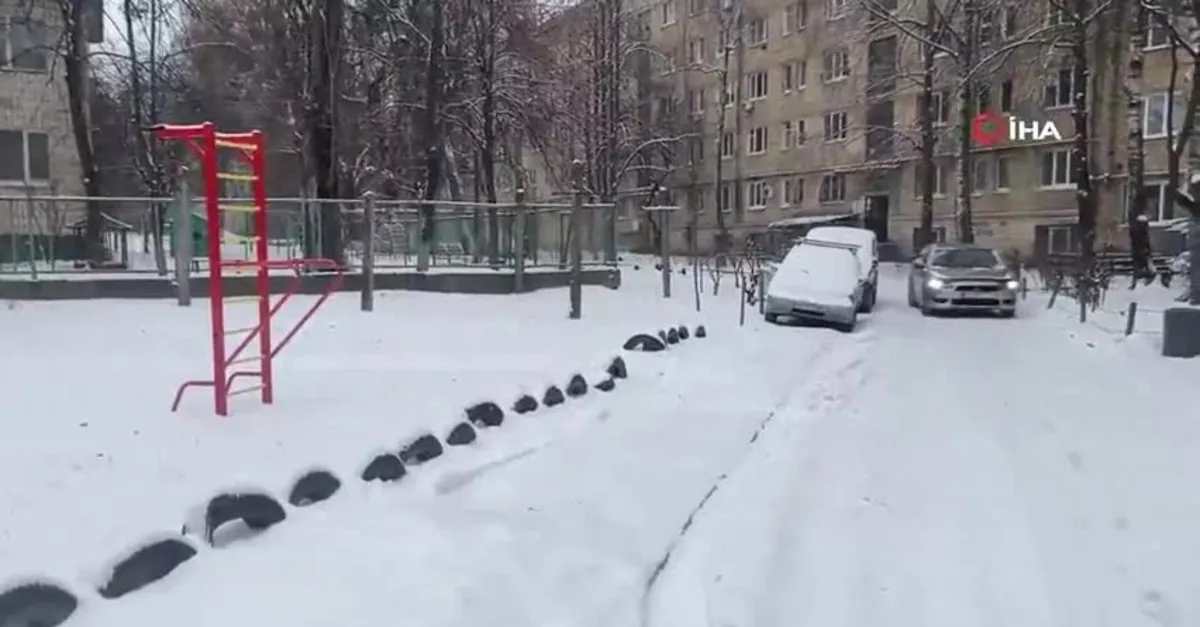 Ukrayna’da şiddetli kar yağışı hayatı olumsuz etkiledi