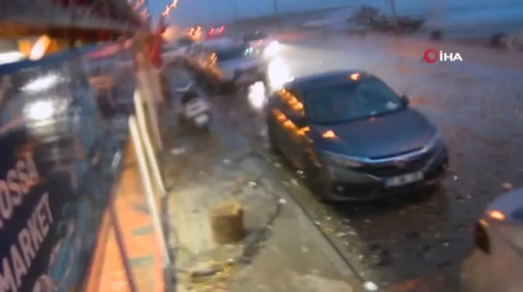 Hatay'da sağanak nedeniyle hayat felç oldu