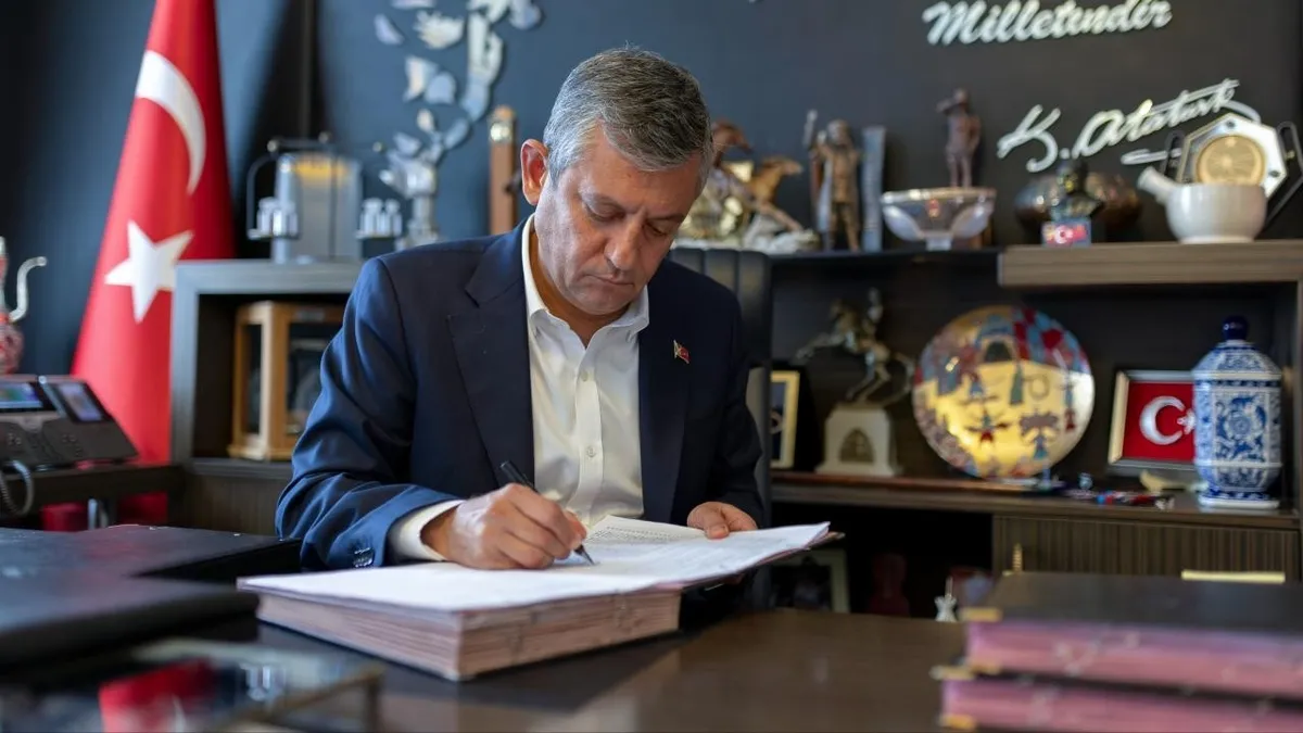CANLI Özgür Özel CHP'den istifa etti: Yanında 90 vekili de götürdü! TBMM’de sandalye dağılımı değişti!