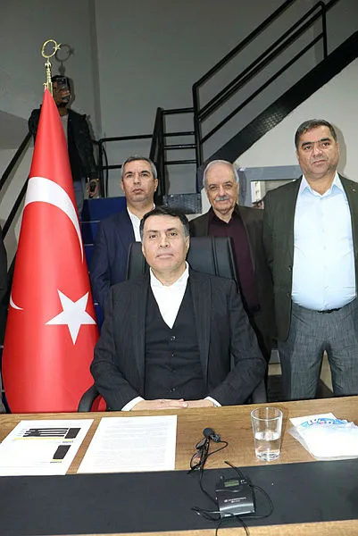 iyi-partide-toplu-istifa-diyarbakir-teskilatindan-12-bin-750-uye-istifa-etti-1702740816164.jpg İYİ Parti'de toplu istifa! Diyarbakır teşkilatından 12 bin 750 üye istifa etti - 2