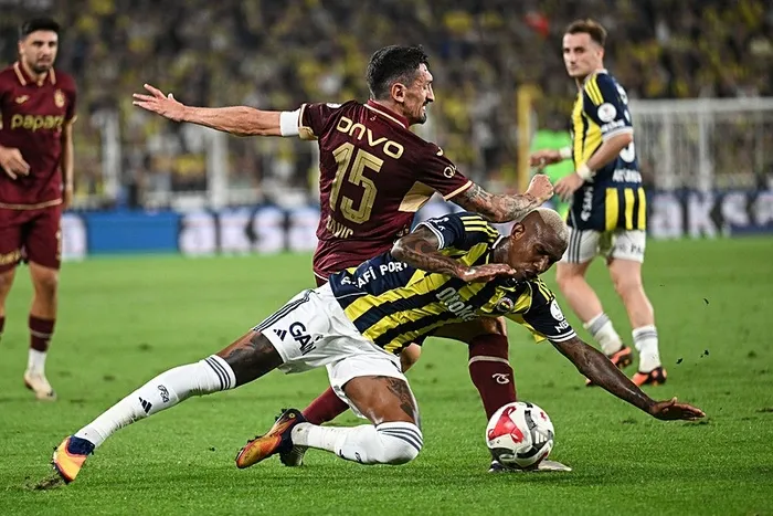 kadikoyde-firtinaya-gecit-yok-fenerbahce-yeni-hocasiyla-galibiyetle-basladi-1757873881125.jpeg Fotoğraf (AA)