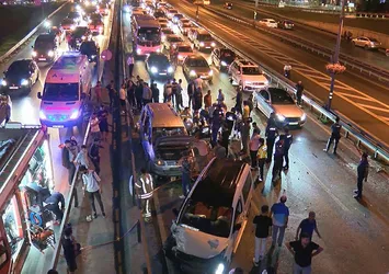 Şirinevler'de 5 araç birbirine girdi: 1 ölü, 3 yaralı