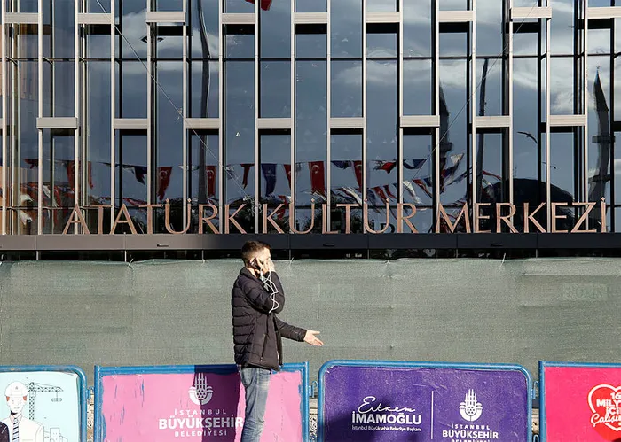 Taksim'deki Atatürk Kültür Merkezi'nin (AKM) yeni tabelası asıldı - 2