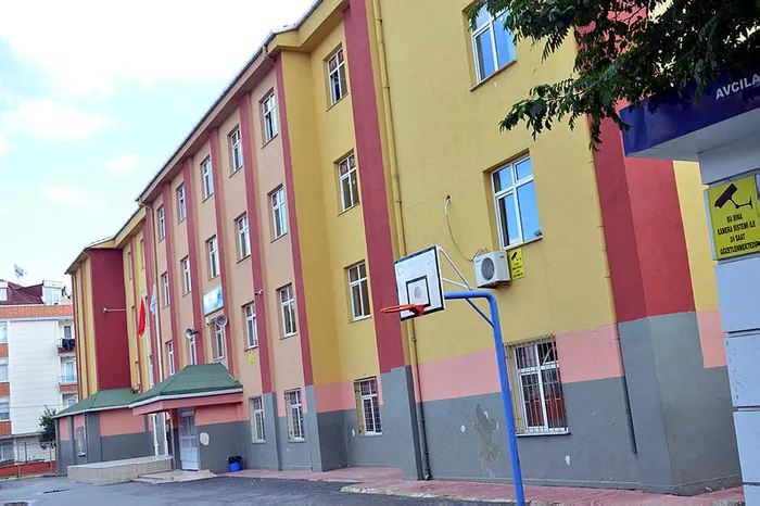 Avcılar'da depremde hasar gören okulların öğrencilerinin yeni okulları belli oldu - 2