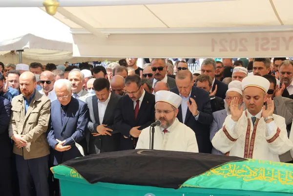 Son dakika: Başkan Recep Tayyip Erdoğan Hakan Hilmi Füzün’un cenaze törenine katıldı