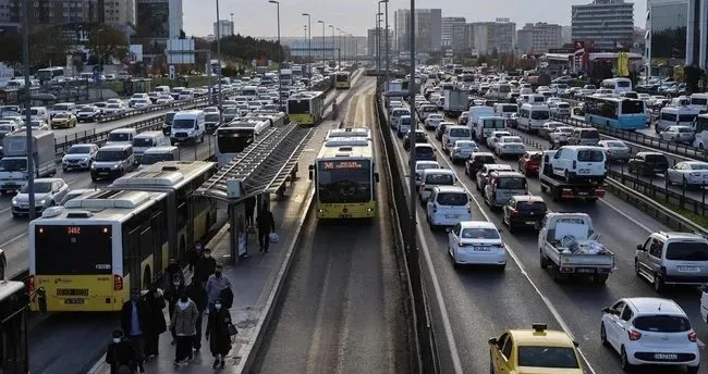 İstanbul'da sabah çilesi trafik! Vatandaşlar uzun süre beklemek zorunda kaldı - 3