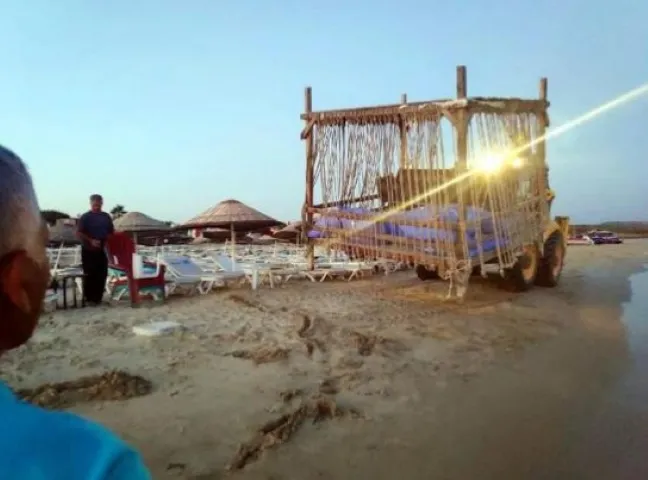 Vatandaşlar isyan etmişti! Çeşme'de sahil kenarındaki o localar tek tek kaldırıldı - 3