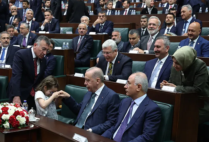 baskan-recep-tayyip-erdogandan-sapasaglam-ayaktayiz-mesaji-burokratik-vesayete-izin-vermeyiz-1715777979609.jpg Başkan Recep Tayyip Erdoğan'dan 'sapasağlam ayaktayız' mesajı: Bürokratik vesayete izin vermeyiz - 9