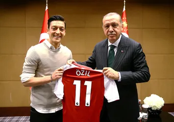 Dik dur eğilme Mesut