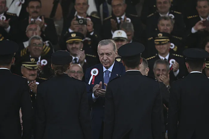 baskan-erdogan-polis-akademisi-mezuniyet-toreninde-konustu-1719340239477.jpg Başkan Erdoğan Polis Akademisi Mezuniyet Töreni'nde konuştu - 10
