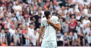 Robin van Persie’nin yerine Eljif Elmas