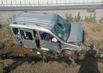 Ağrı'da kontrolden çıkan araç şarampole devrildi: 7 yaralı