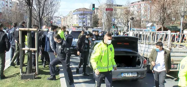 İstanbul polisin 'dur' ihtarına uymadı ortalığı birbirine kattı | Film sahnelerini aratmayan kovalamaca - 1