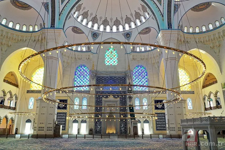 Ramazan Bayramı namazı saat kaçta? Diyanet açıkladı! İl il bayram namazı vakitleri 3