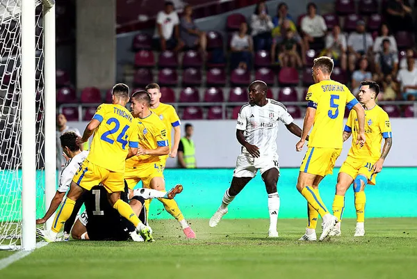 dinamo-kiev-besiktas-canli-anlatim-iste-11ler-1692902953278.jpg Kiev’e Kartal pençesi! Dinamo Kiev – Beşiktaş: 2-3 (MAÇ SONCU ÖZET) - 1