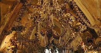 İnsan kemiklerinden yapılmış!