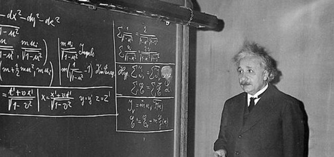Albert Einstein’ın yazdığı ve dünyayı değiştiren E=mc² formülünün olduğu mektuba rekor fiyat!