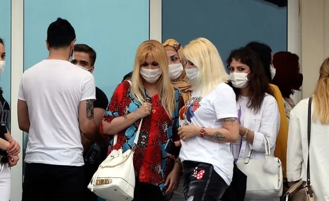 Adnan Oktar duruşmasında ilginç anlar! Kadın sanıkların iltifatlarını duyan Oktar’dan tuhaf tepki