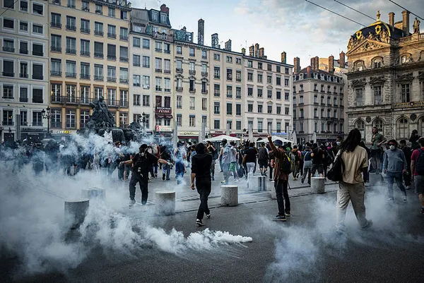 Fransa’daki protestolarda çarpıcı gerçek! Sokaklardaki kişiler aslında kim? A Haber Paris sokaklarında...