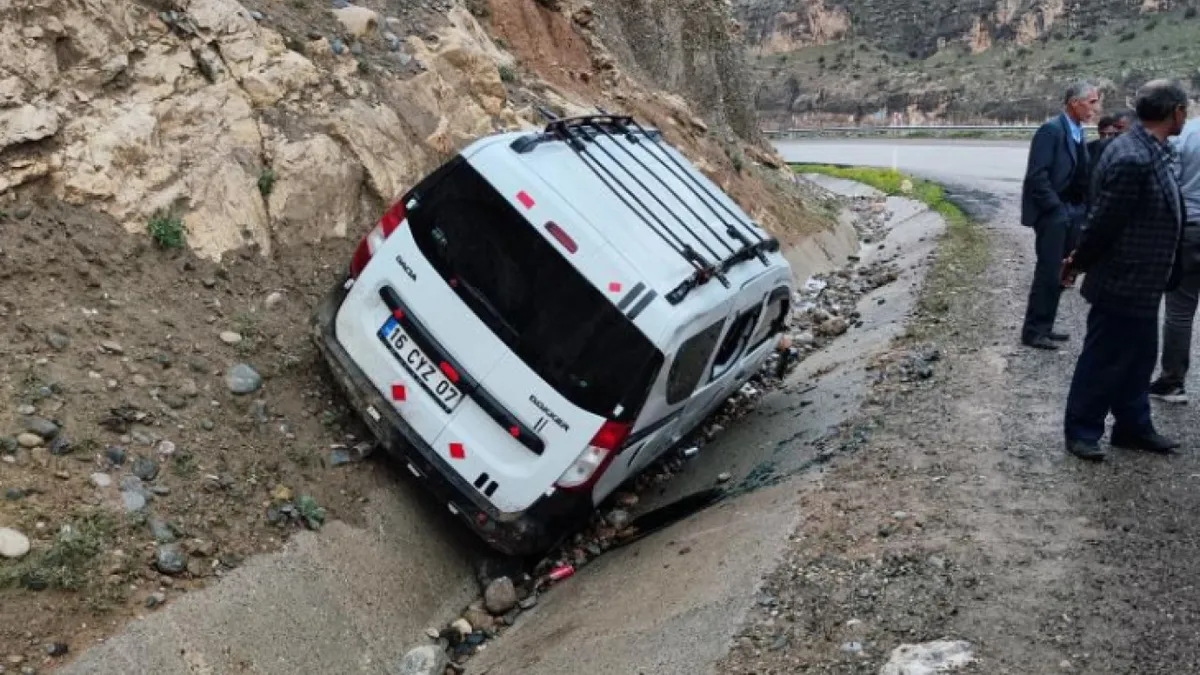 Siirt'te otomobil takla attı: 4 yaralı