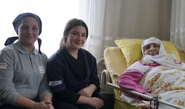 yasatem-projesi-uygulamaya-aliniyor-hastanede-ozel-refakat-eve-hemsire-1665723613756.jpg YAŞATEM projesi uygulamaya alınıyor! Hastanede özel refakat, eve hemşire - 3