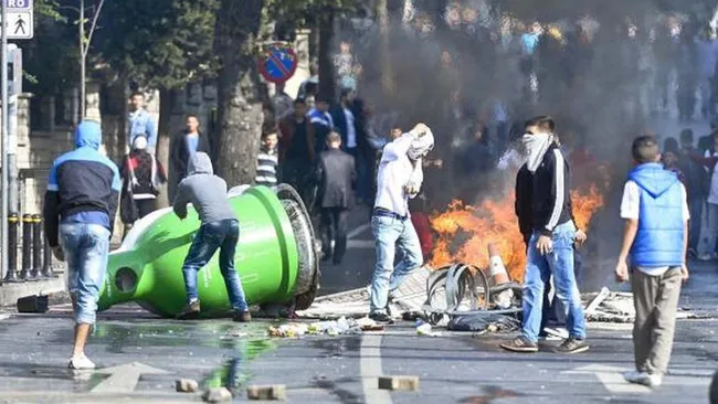 hdpli-bircan-yorulmazin-bilgisayarinda-cikti-kobani-olaylarinin-talimati-pyd-vermis-1621418046187.jpg HDP'li Bircan Yorulmaz'ın bilgisayarında çıktı! Kobani olaylarının talimatı PYD vermiş - 1