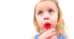 Yediği lolipop dilinde yanık oluşturdu!