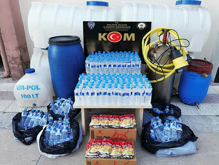 Malatya'da 2 ton sahte içki ele geçirildi - 2