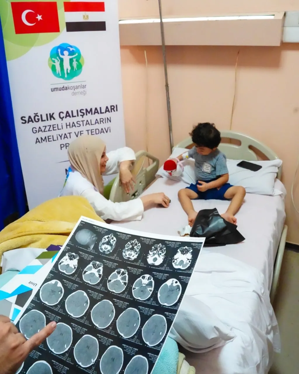 1793109722056.jpg Gamze Özçelik'ten Gazzeli hastalara umut olan destek! - 1