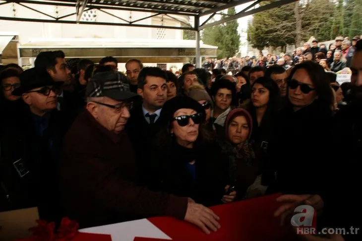 Ayşen Gruda'nın cenazesinden gözler Şener Şen'i aramıştı! Usta sanatçının o görüntüleri ortaya çıktı