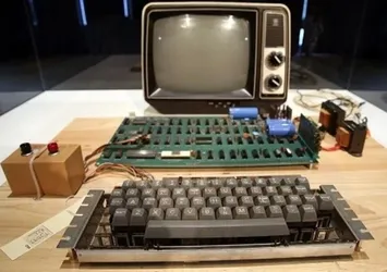 Apple’ın ilk bilgisayarı satışa çıktı!