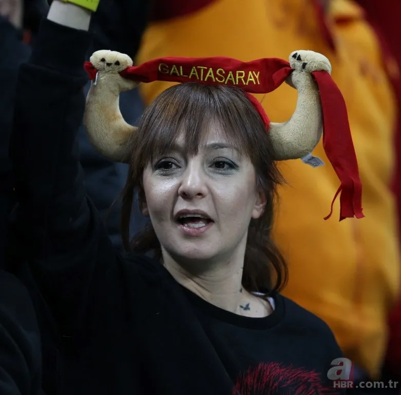 Galatasaray taraftarlarından anlamlı pankartlar 16