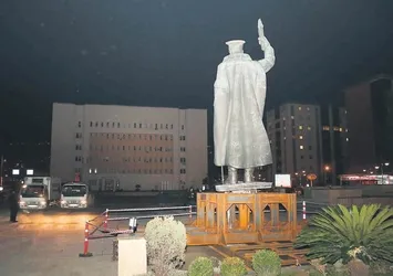 Atatürk heykeli üzerinden çirkin algı