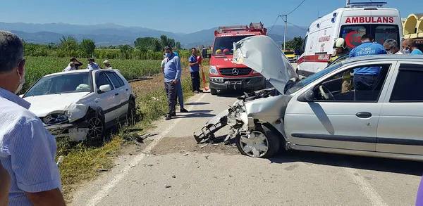 Bursa'da korkunç kaza! İki otomobil kafa kafaya çarpıştı - 2